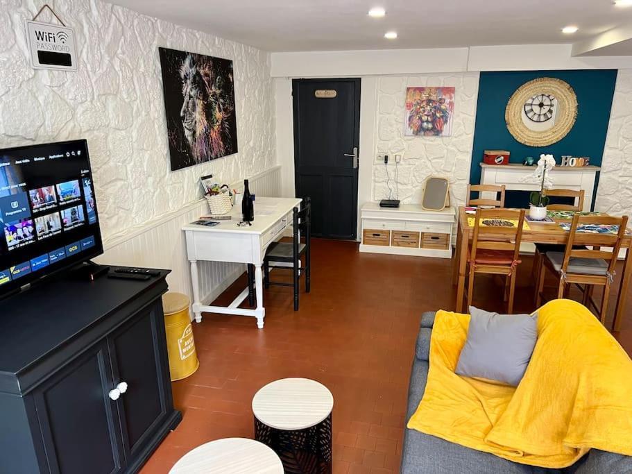 Dole : L Atelier Des Reves Apartment Exterior photo
